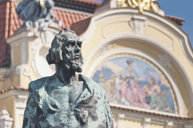 Estátua em homenagem a Jan Hus, localizada em Praga
